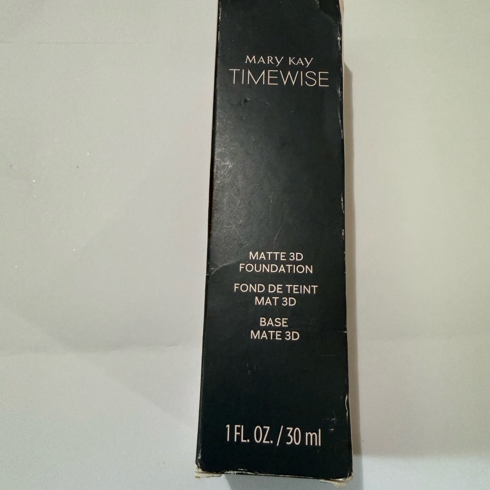 Mary Kay Matte 3D Foundation —  (pink & purple packaging)